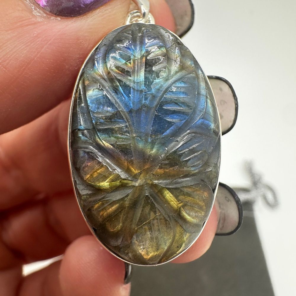 NWOT 27x16mm CARVED flower Labradorite pendant in solid sterling silver! - Picture 6 of 10
